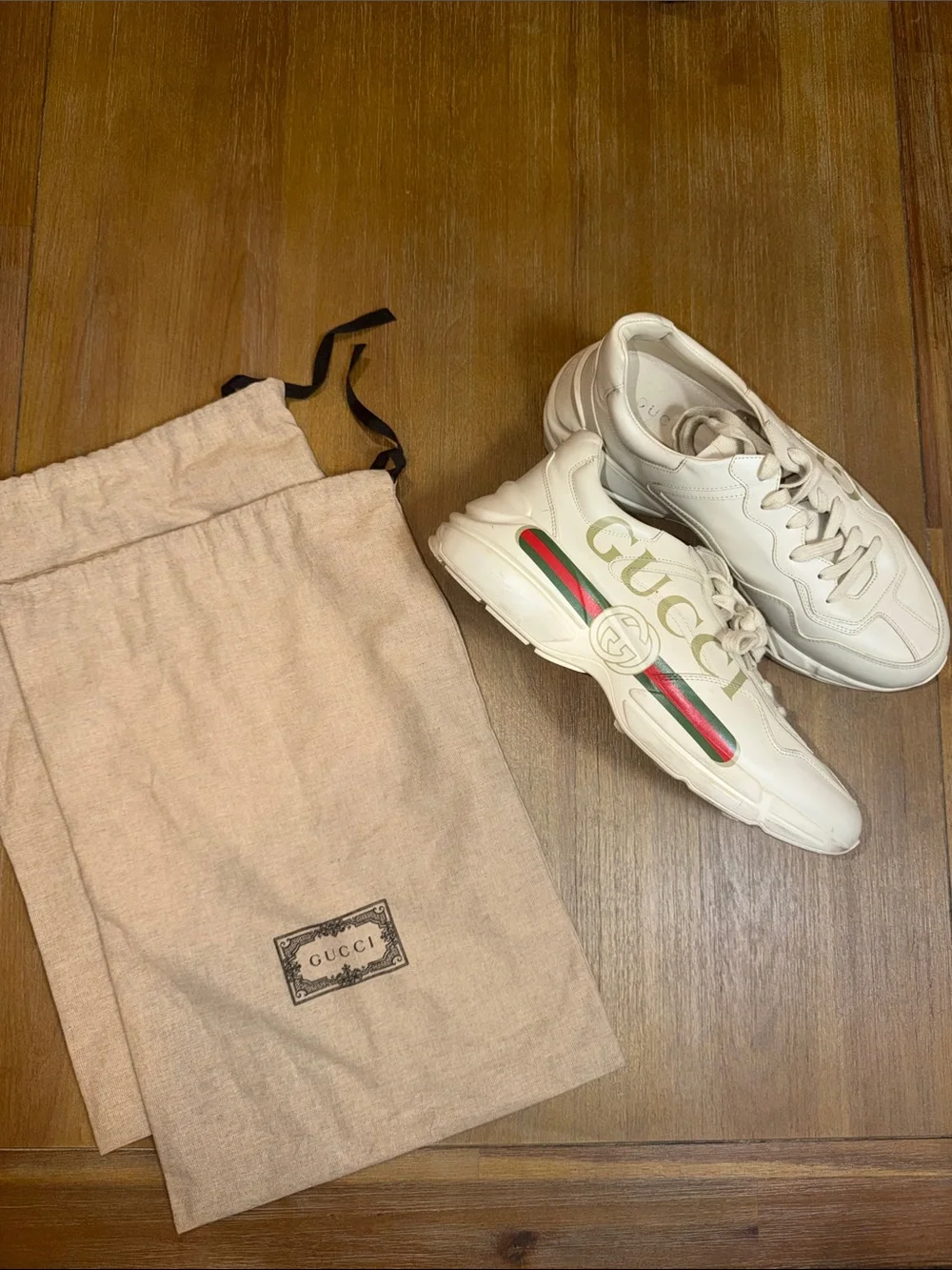 Gucci Off-White Leather Rhyton Sneakers with Red & Green Stripe